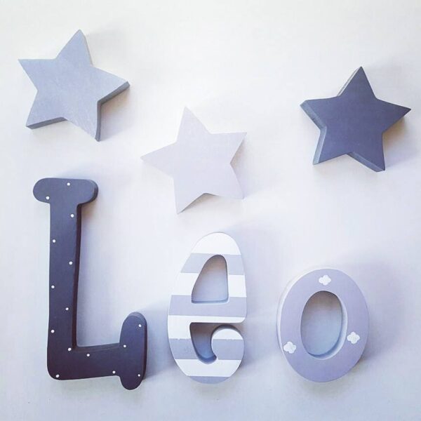 letras de madera decoradas a mano son letras personalizadas unicas y perfectas para decorar habitación infantil