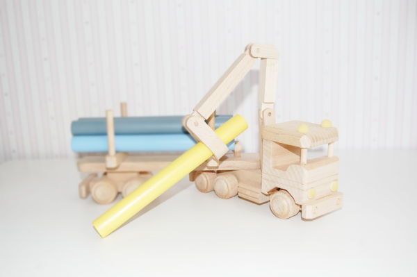 camion-con-troncos-camion-de-madera-camion-infantil-camion-de-juguete-juguetines camion con troncos - camion de madera - juguetines