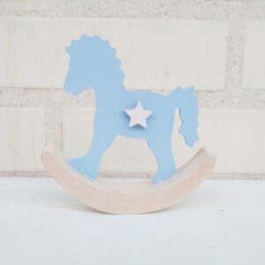 Caballito decorativo es un caballito de madera ideal para decorar la estanter铆a en la habitaci贸n infantil