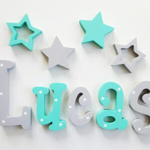 letras de madera decoradas a mano son letras personalizadas que se pueden pegara a la pared o la puerta, ideales para decorar habitación infantil