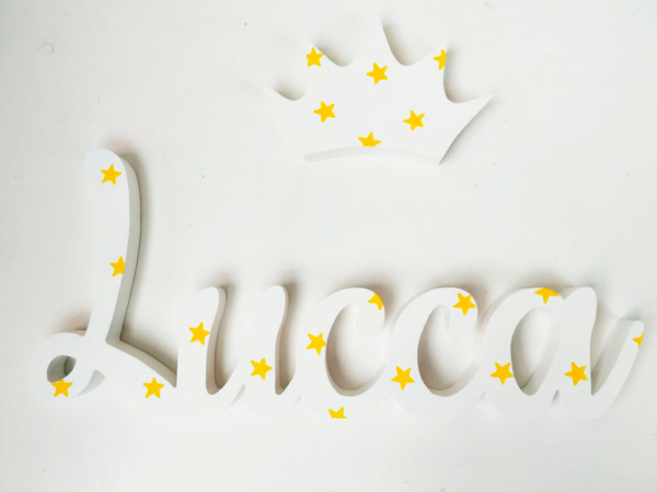 Letras de madera son una decoración de madera perfcta para la habitación infantil Juguetines