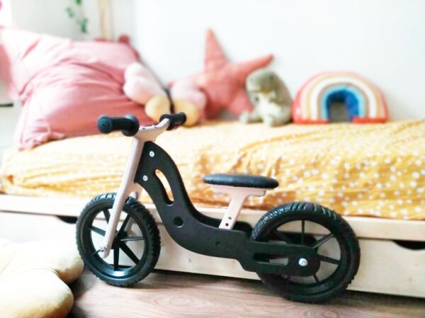 biciclela-de-madera-bicicleta-de-aprendizaje-bicicleta-de-arrastre-bicicleta-sin-pedales-bicicleta-correpasillos-juguetines2.5.1 bicicleta sin pedales de madera es perfecta para que tu peque aprensa a mantener el equilibrio y montar una bicicleta con pedales