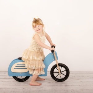 Moto correpasillos de madera es perfecta para ayudarle a tu peque en primeros pasos como ciclista es un regalo perfecto para navidades o regalo reyes magos