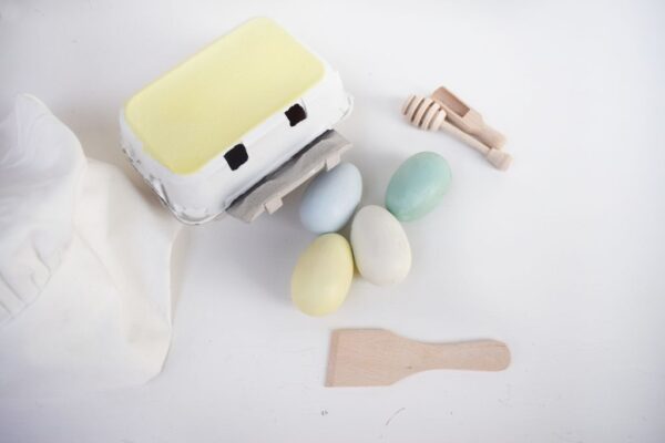 huevos de madera + huevos de juguete + juguetes de madera + juguetines