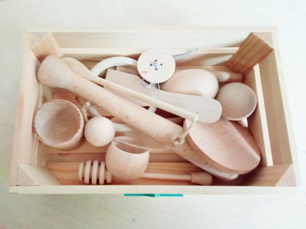 caja tesoros montessori ideal para el desarrollo habilidades motoras finas, independencia y creatividad de los bebes