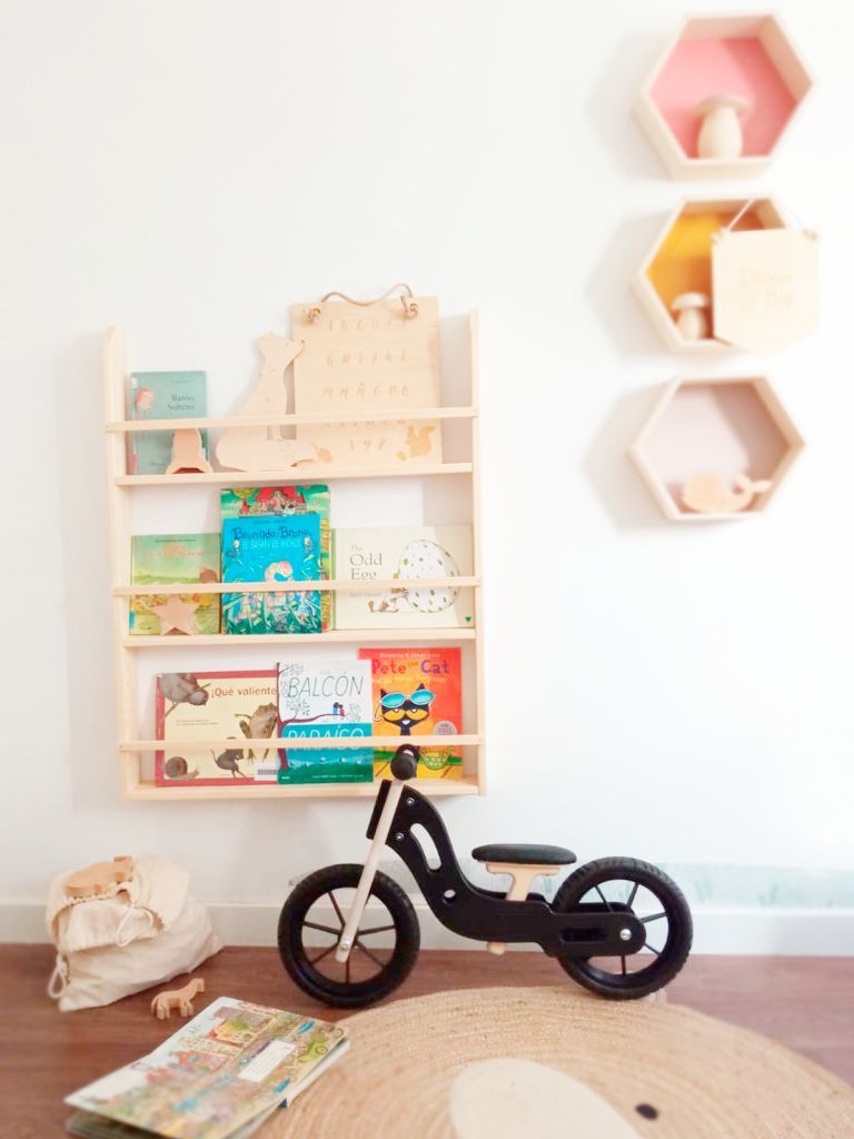 Librería infantil montessori estantería 4 niveles de madera y tela