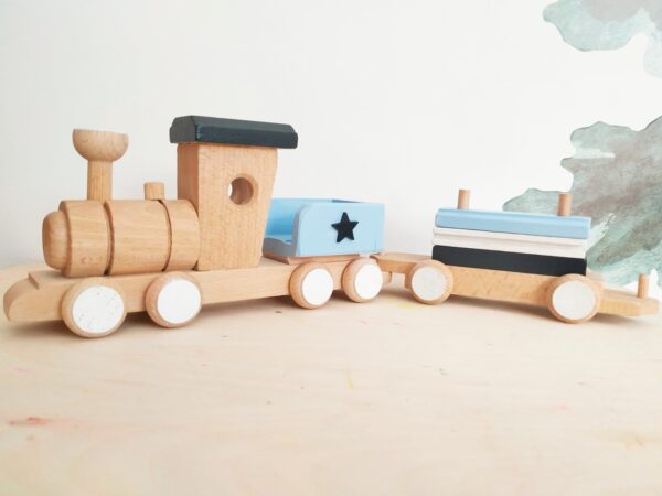 tren de madera es un juguete de madera ideal para los pequeños exploradores para desarrollar su motricidad fina y a la vez decorar la habitación infantil