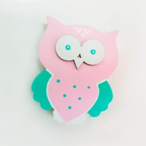 buho de madera decoración ideal para la habitación infantil