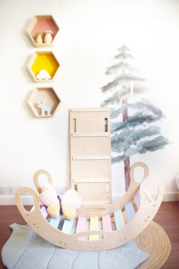 arco balancin arcoiris de madera arco pikler balancin pikler mobiliario pikler balancin pikler juguetes de madera juguetines2 arco balancin pintado en colores arcoiris es un juguete de madera ideal para el desarrollo infantil