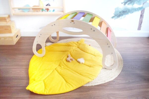 arco balancin arcoiris de madera mobiliario pikler balancin pikler juguetes de madera juguetines15 arco pikler es un Arco de aprendizaje, pintado a mano en colores arcoiris es un juguete de madera ideal para el desarrollo infantil