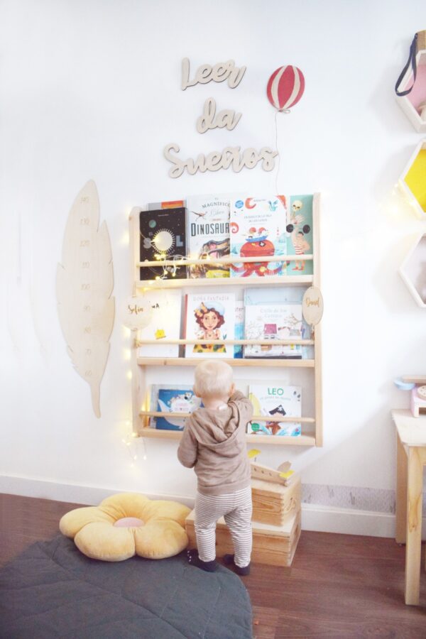 Leer da sueños frase pared frase rincón de lectura frase habitación infantil frase habitación bebe frase pared Juguetines 2 estantería infantil montessori es perfecta para crear un rincón de lecturabonito y funcional- Juguetines