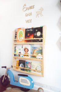 estantería montessori para rincon de lectura es ideal para decorar habitaciones infantiles y fomentar habito de lectura en los niños
