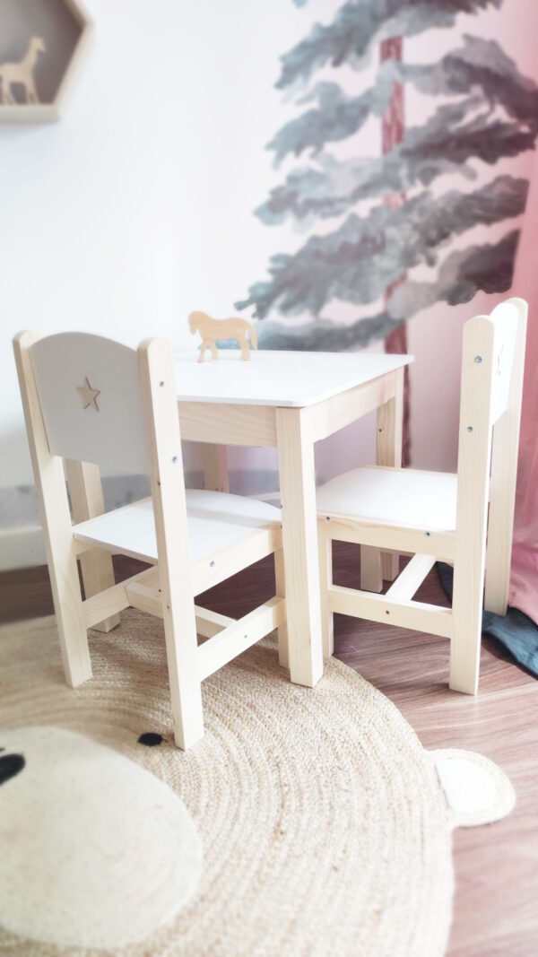 Mesita infantil con sillita muy prácticas ideales para el desarrollo infantil quedarán bonitas en cualquier habitación infantil