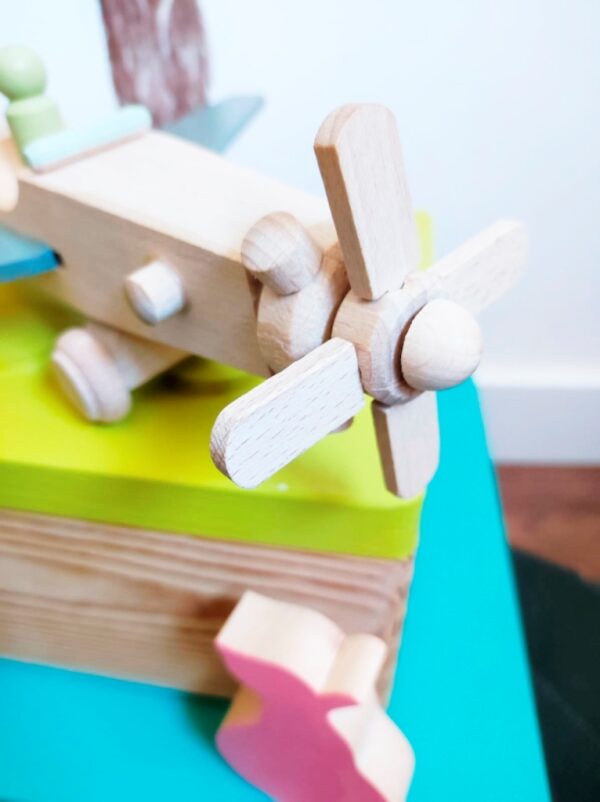 Juguete avion de madera es un juguete original y precioso, perfwcto para regalar