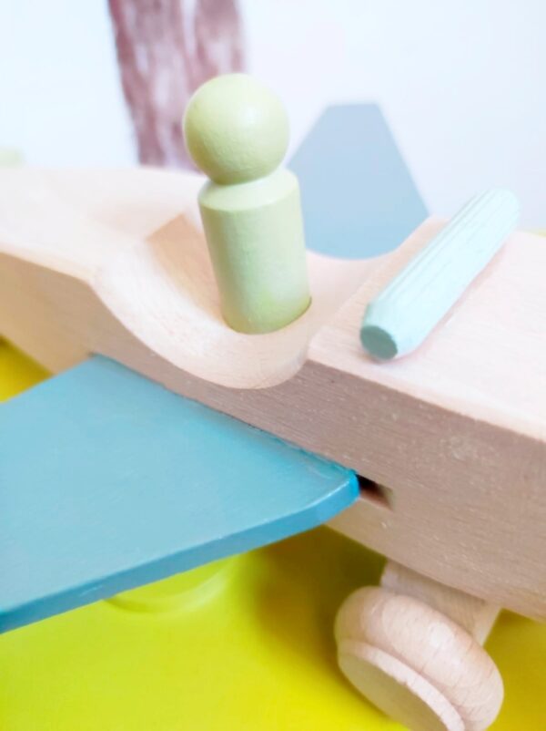 Juguete avion de madera es un juguete original y precioso, perfwcto para regalar