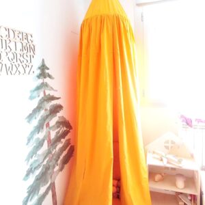 dosel en color mostaza ideal para la cuna infantil, camita o un rincon en habitación infantil