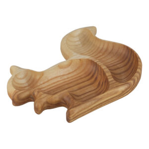 plato infantil de madera en forma de ardilla es ideal para servir comida a los más pequeños de la casa
