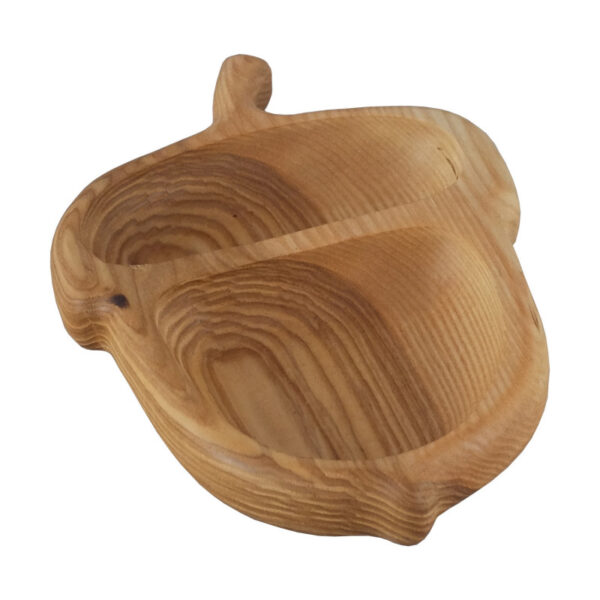 plato infantil de madera en forma de bellota es ideal para servir comida a los más pequeños de la casa