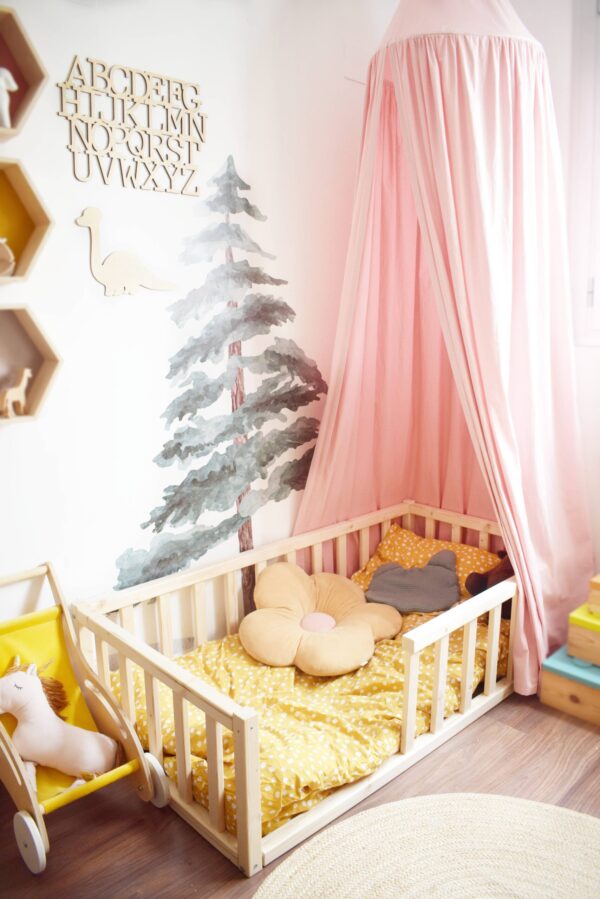 Cama infantil con barrandillas como solución perfecta para pasar al bebe de la cuna a la primera camita