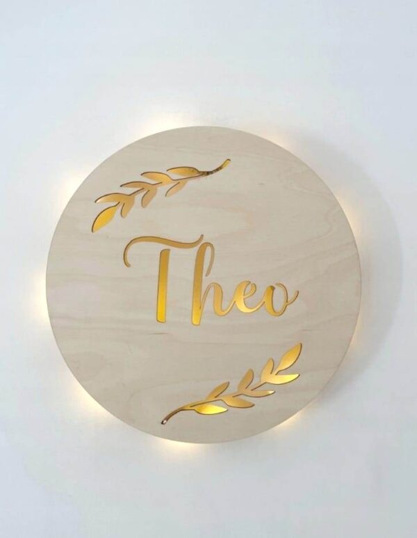 Lampara Quitamiedos con el nombre perfecta para decorar pared de habitación del bebe